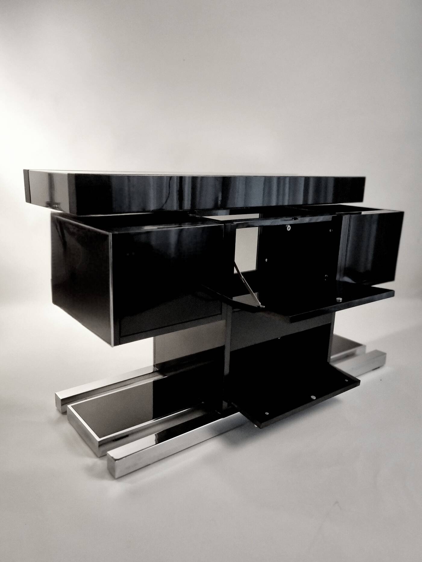 70's bar cabinet designed by Willy Rizzo for Mario Sabot