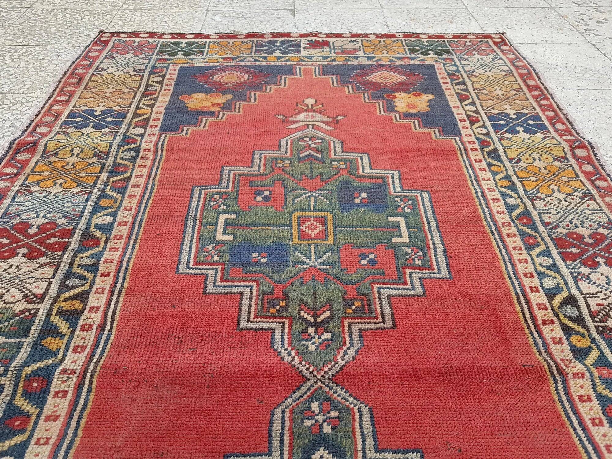 Vintage handmade Turkish rug 130x228 cm