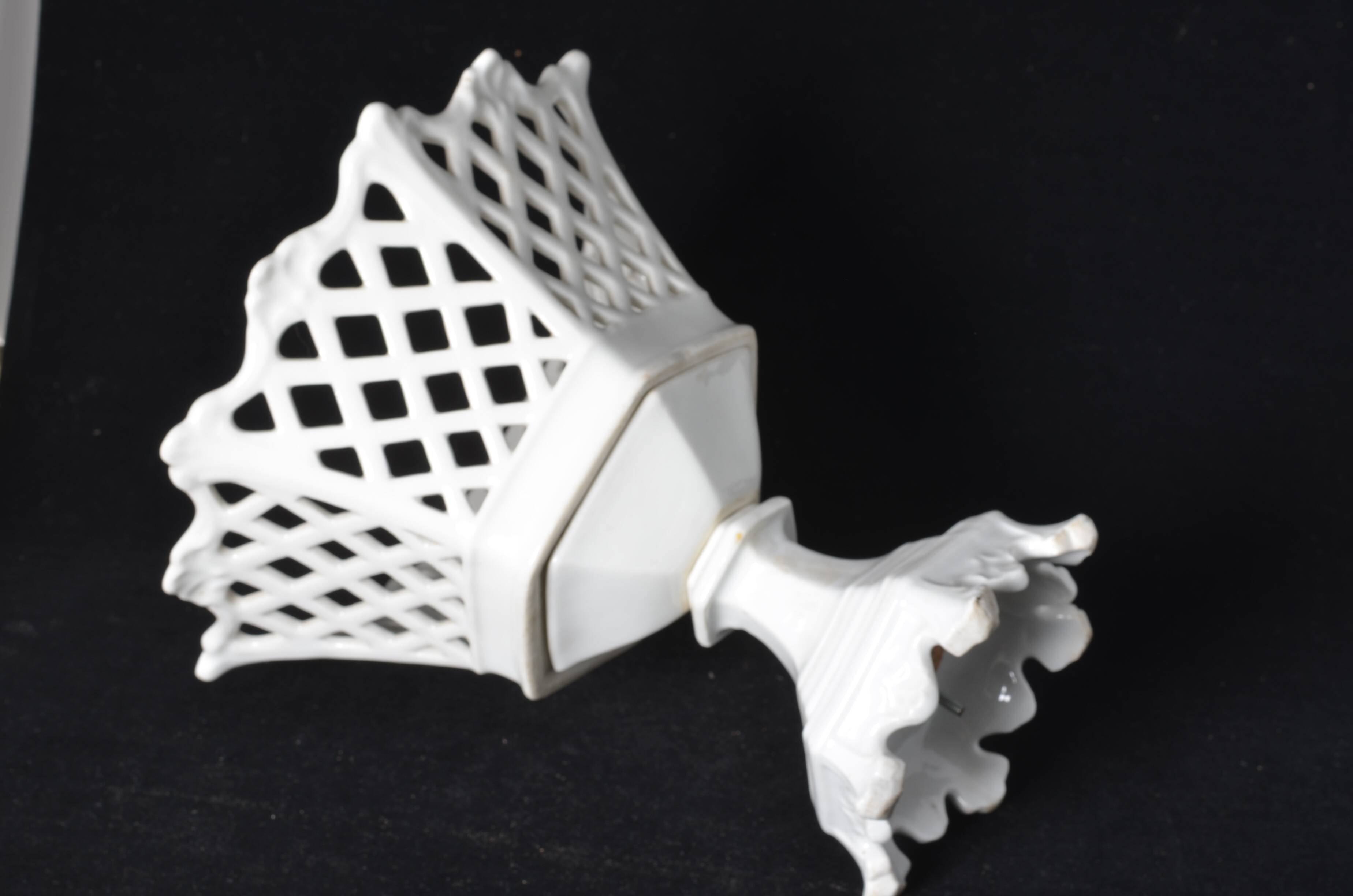 Coupe corbeille en porcelaine de Paris