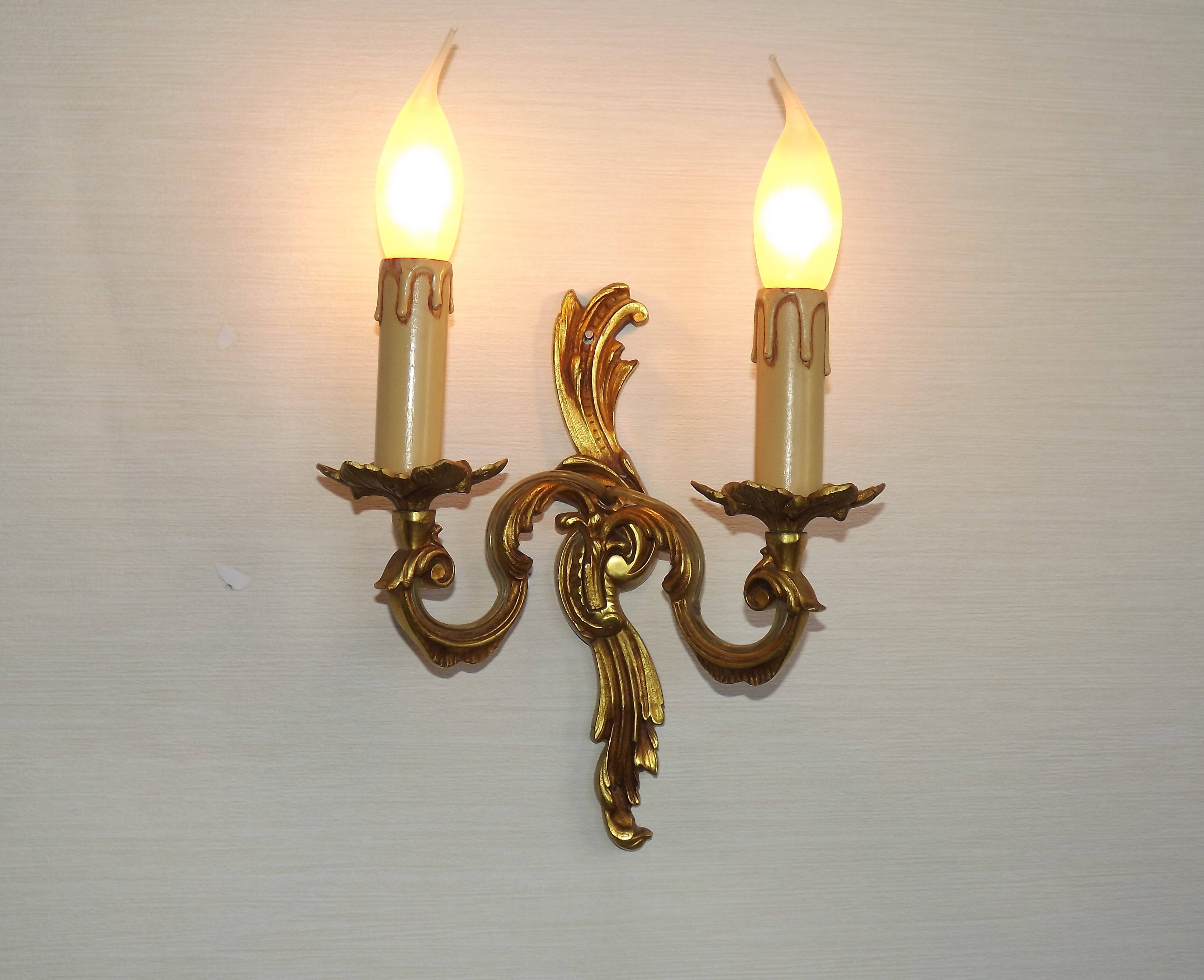 Stylish Vintage French Bronze Double Wall Sconce with Acanthus Leaf Detail