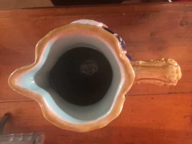 Water pitcher, water pot in dabbling