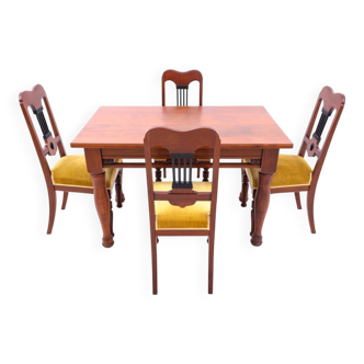Table with four chairs from the early 20th century