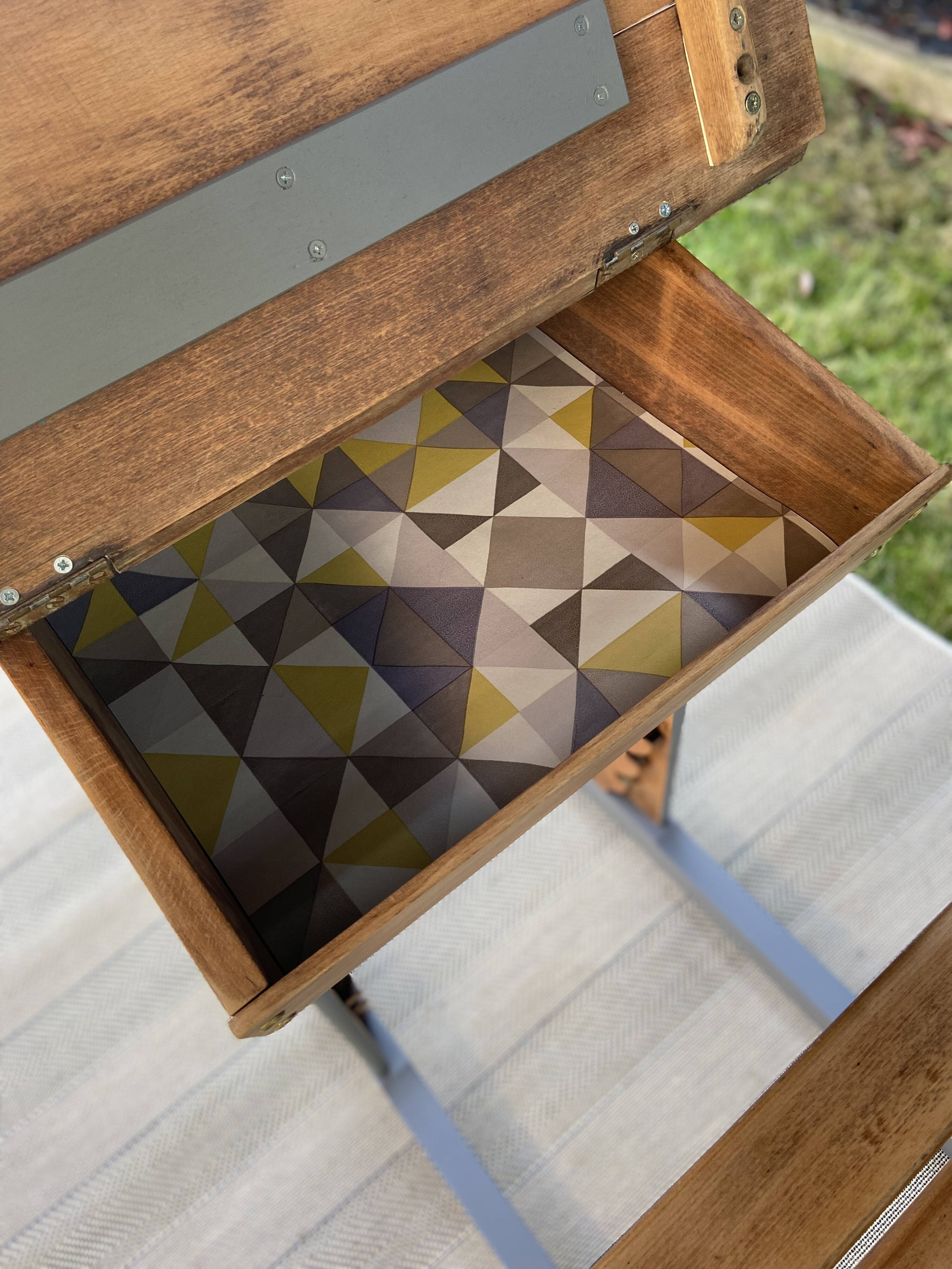 School desk with height-adjustable seat