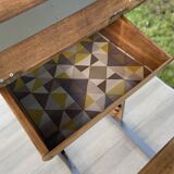 School desk with height-adjustable seat