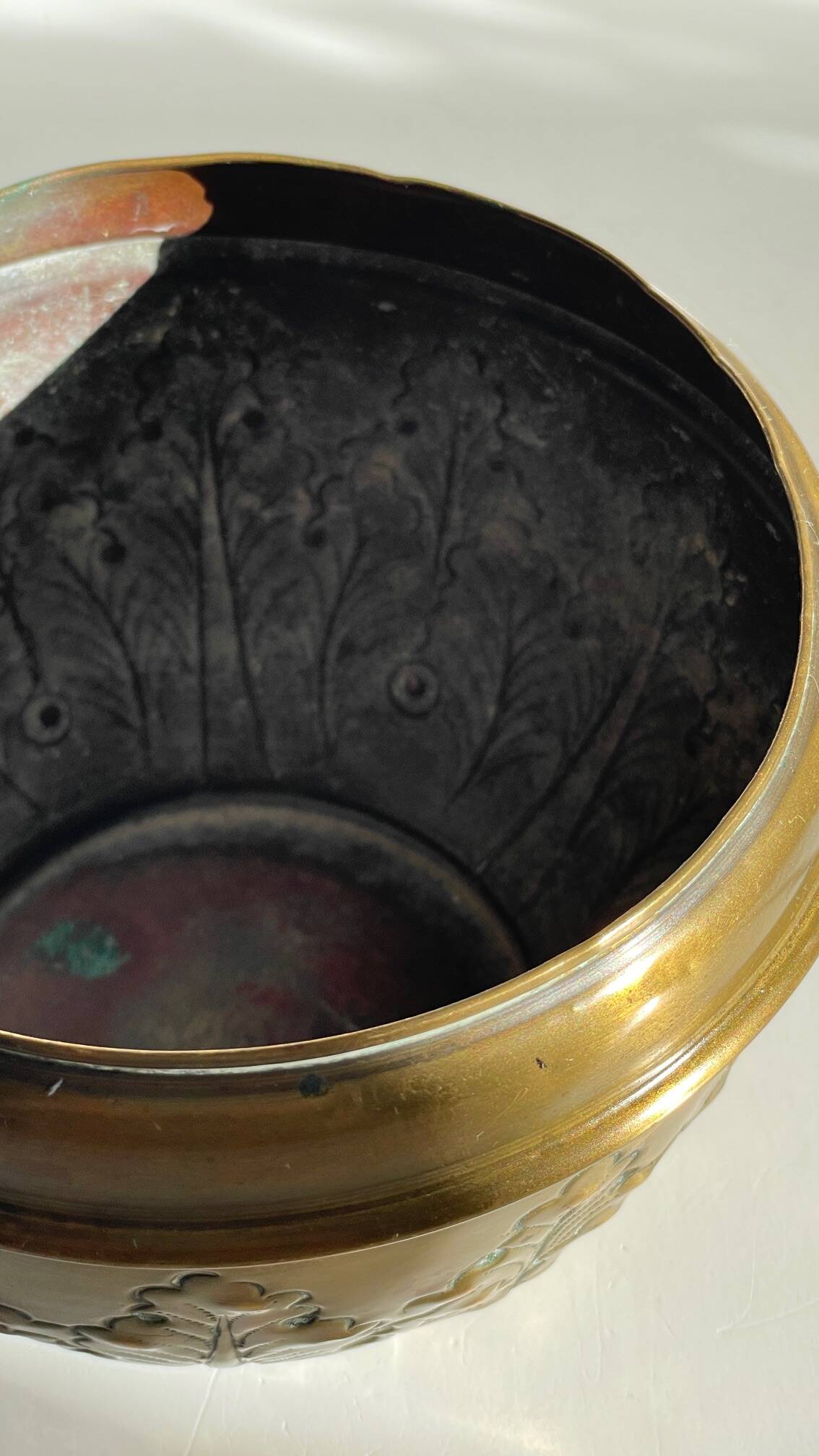 Art nouveau floral decor planter