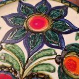 Decorative plate 70s Stylized flower and heart pattern