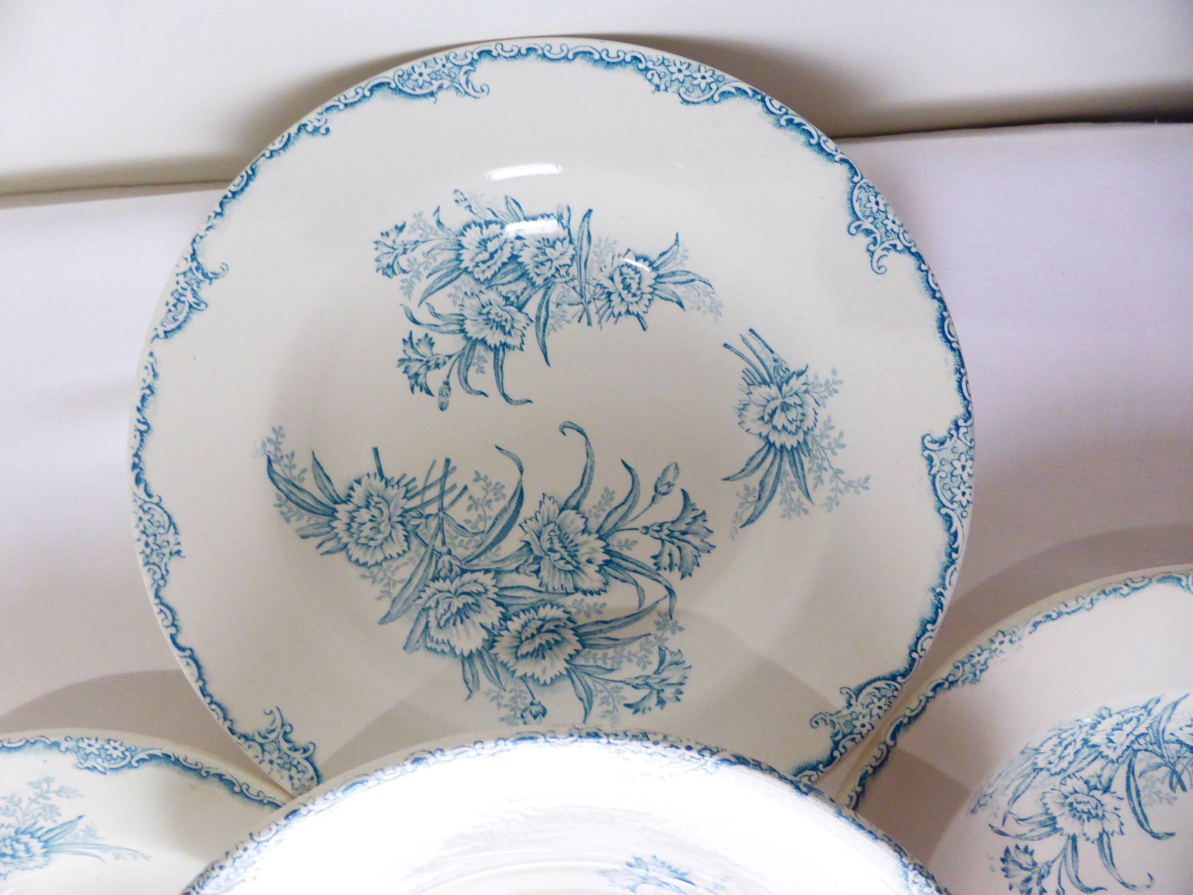 4 vintage hollow plates in iron earth from L&G model Carnations 220517