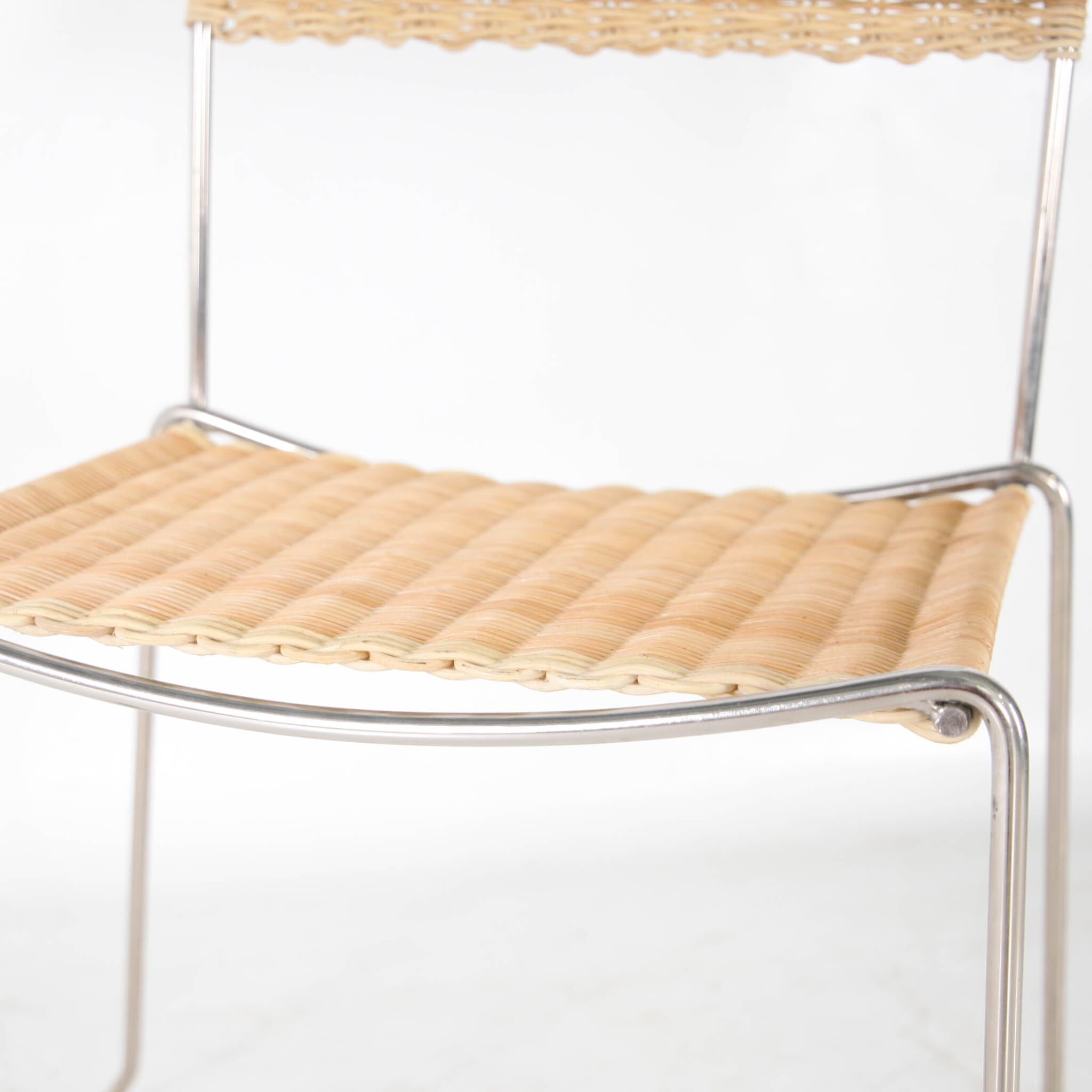 Suite de 4 chaises en osier et chrome