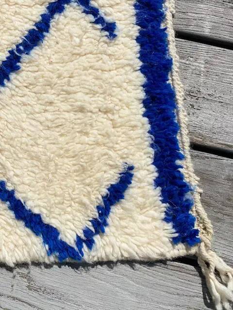 Tapis berbère Beni Ouarain blanc bleu