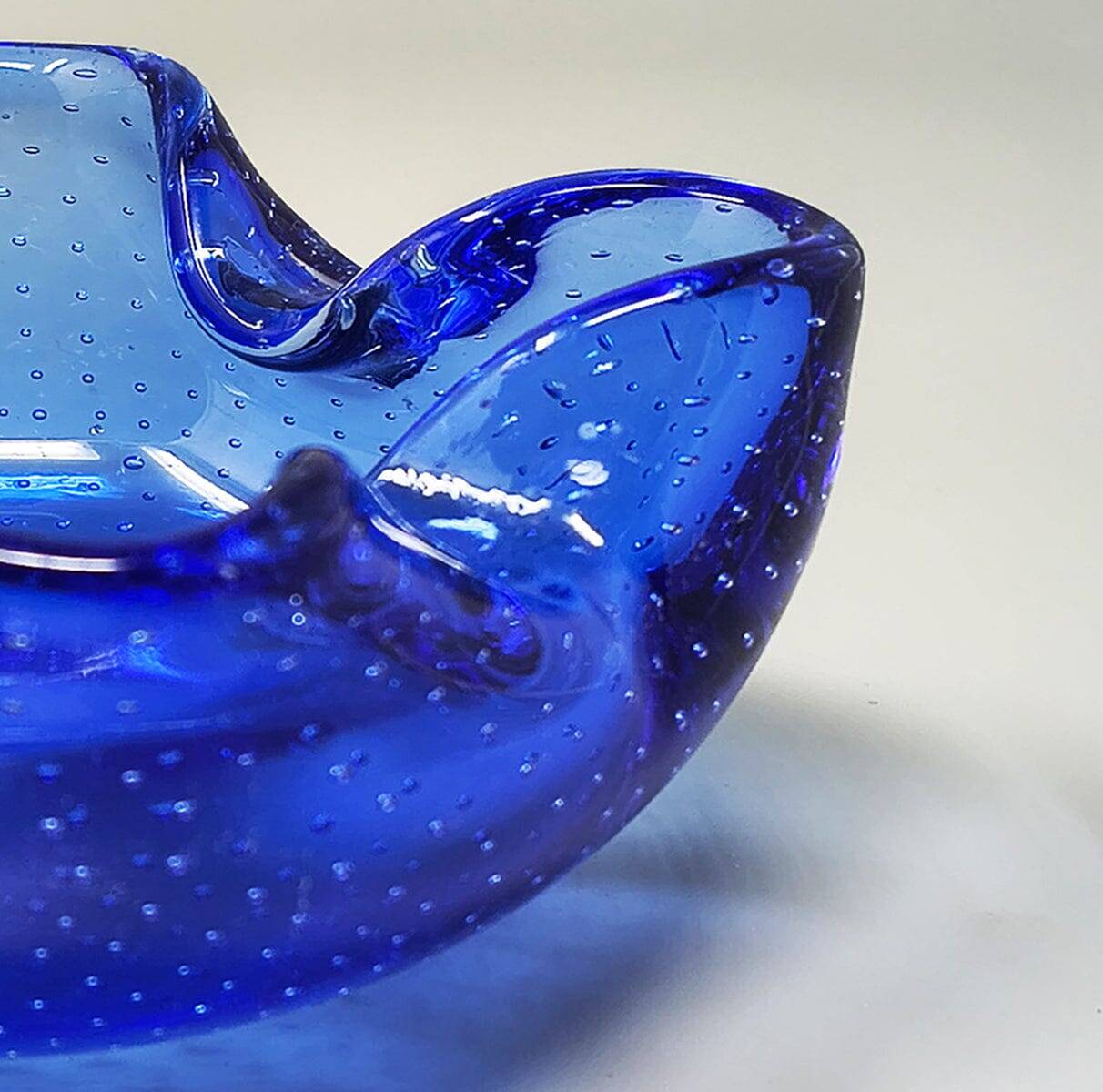 1960s Mid-century Ashtray or Catchall in Bullicante Murano Glass by Flavio
