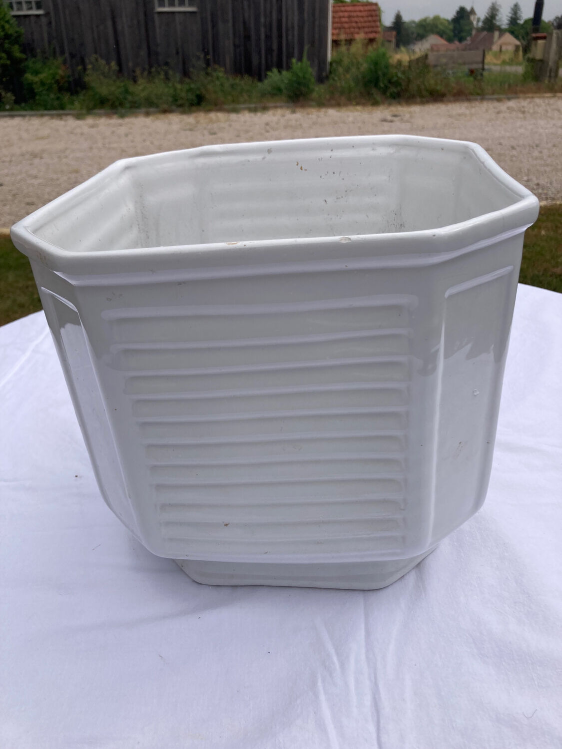 White rectangular pot cover