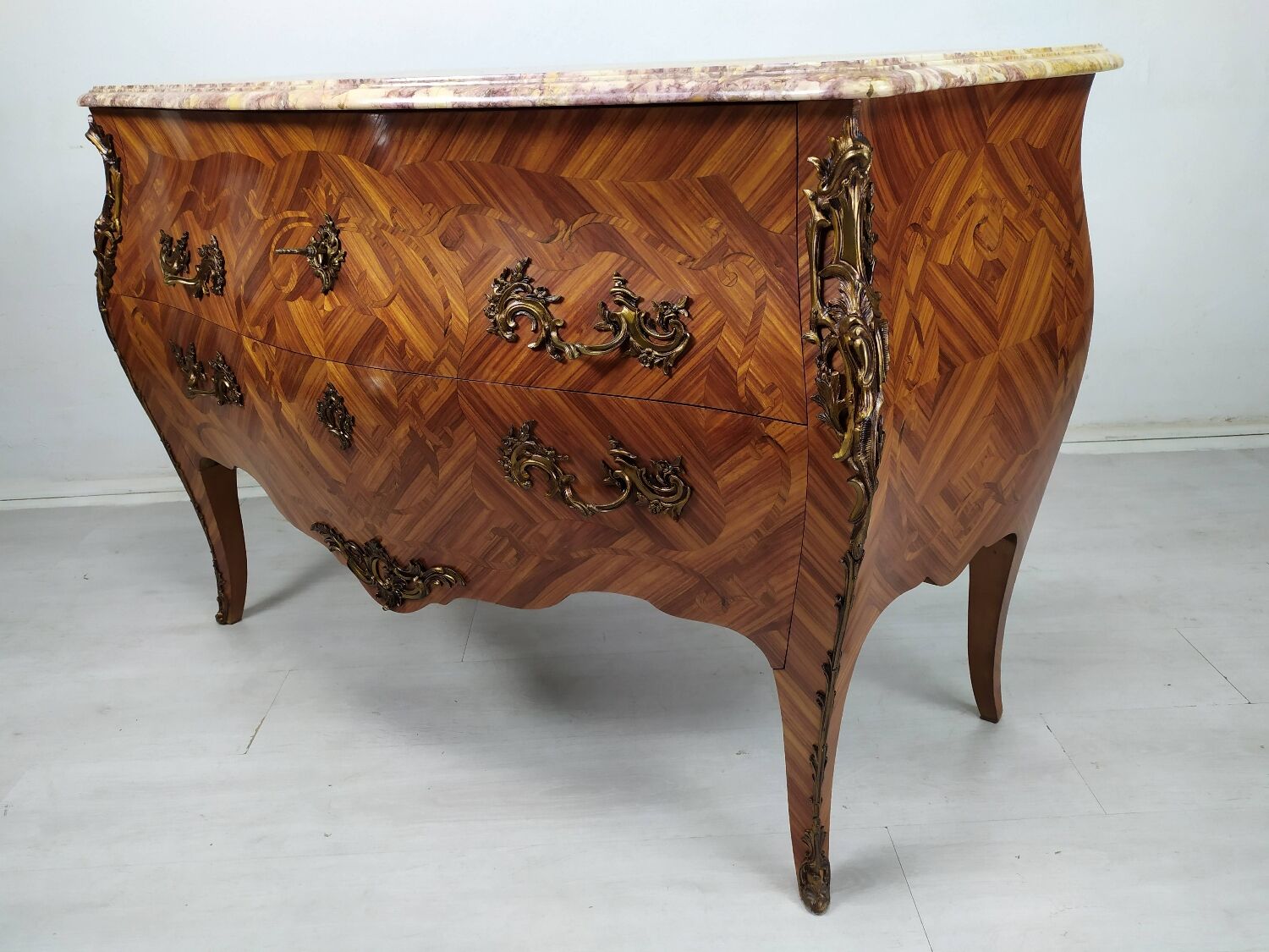 Commode Louis XV galbé