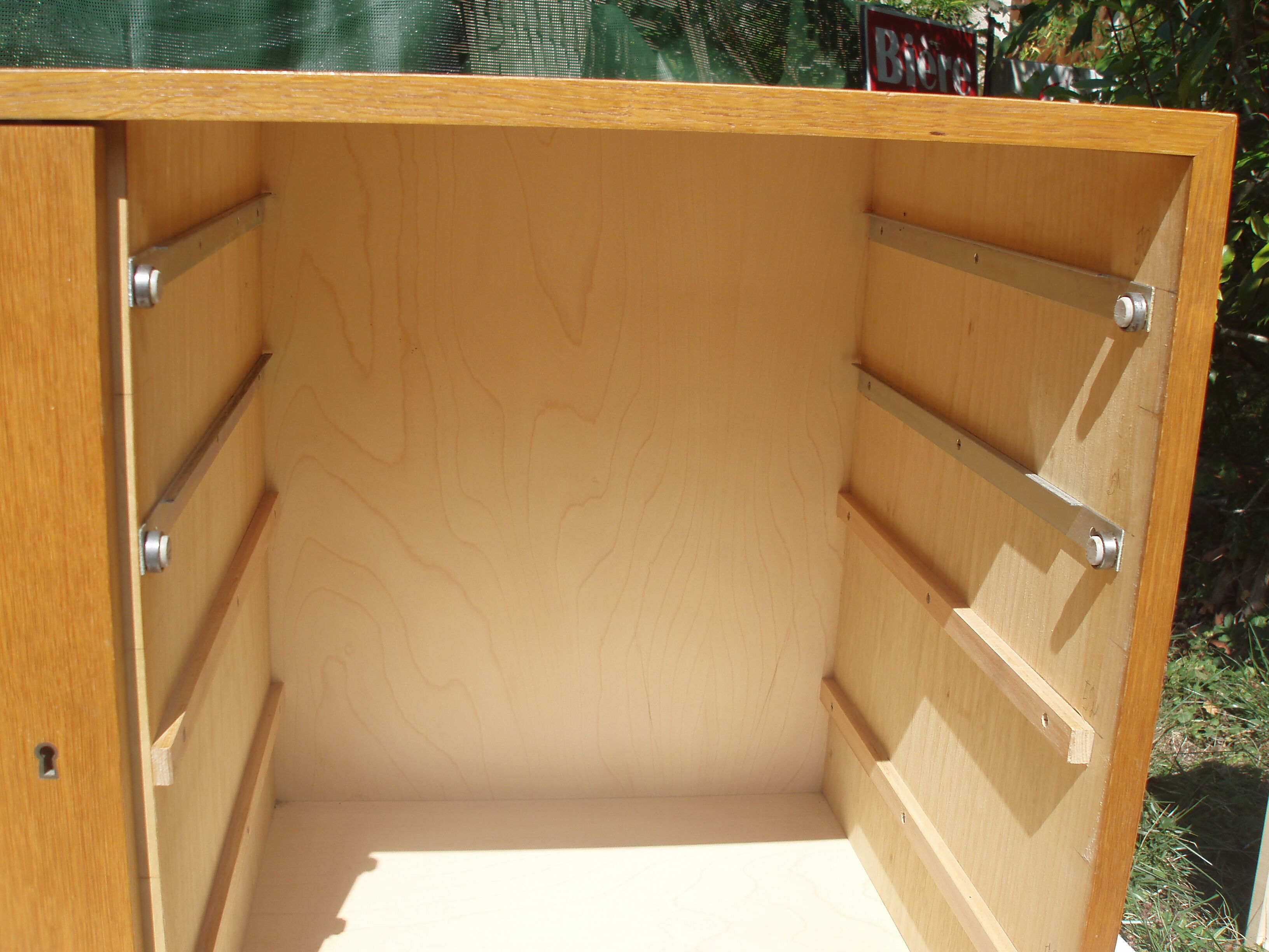 Oak chest of drawers