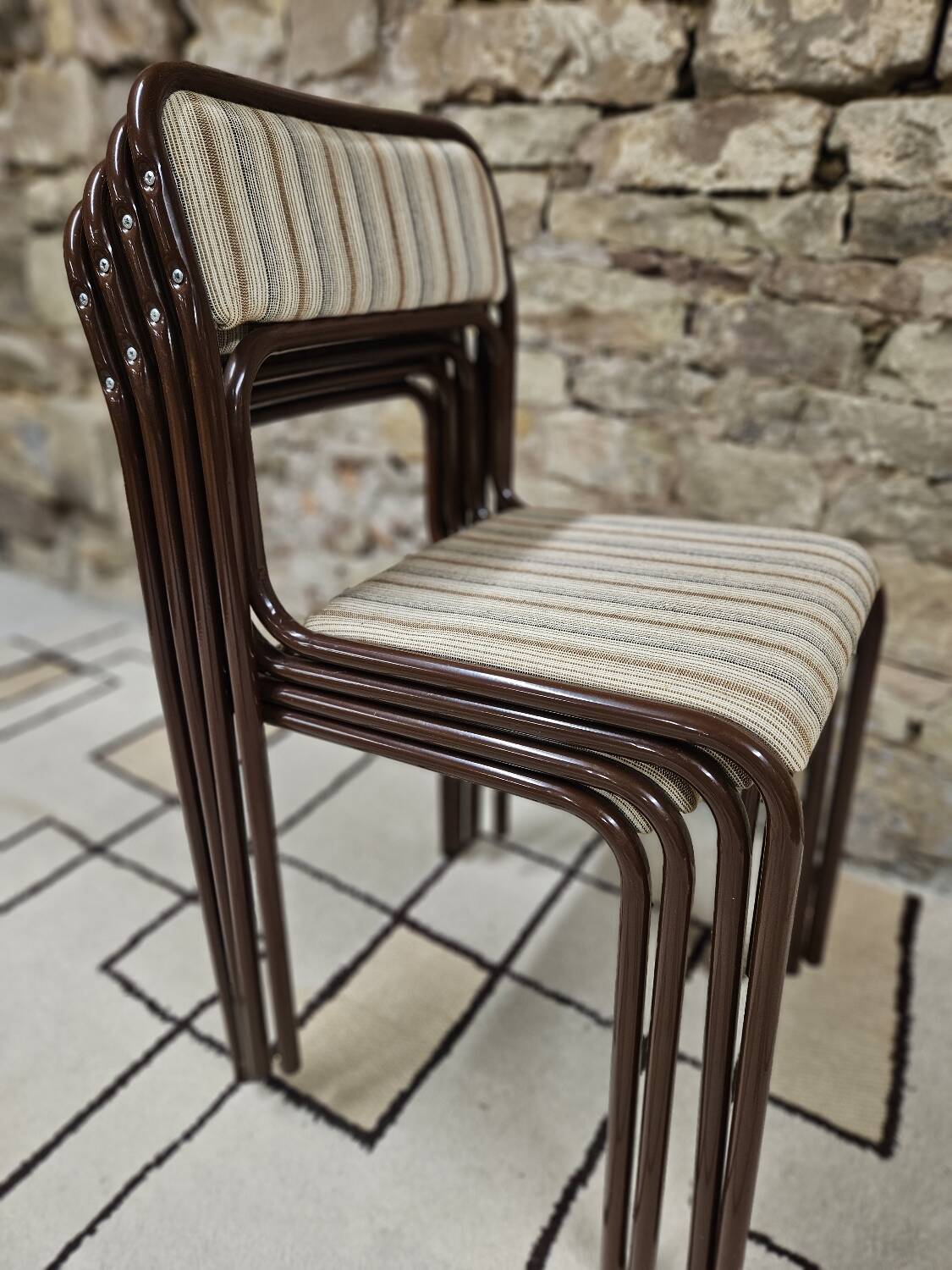 Set of 4 vintage stackable chairs 1980