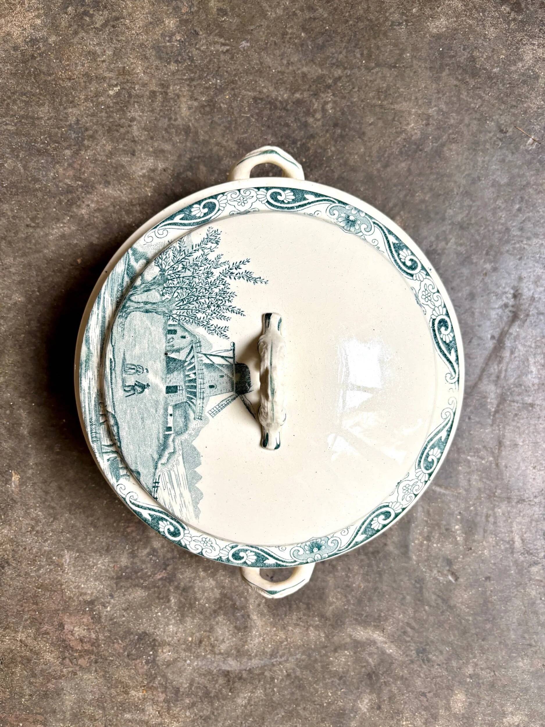 Petite soupière Salins en terre de fer, service "Delft"