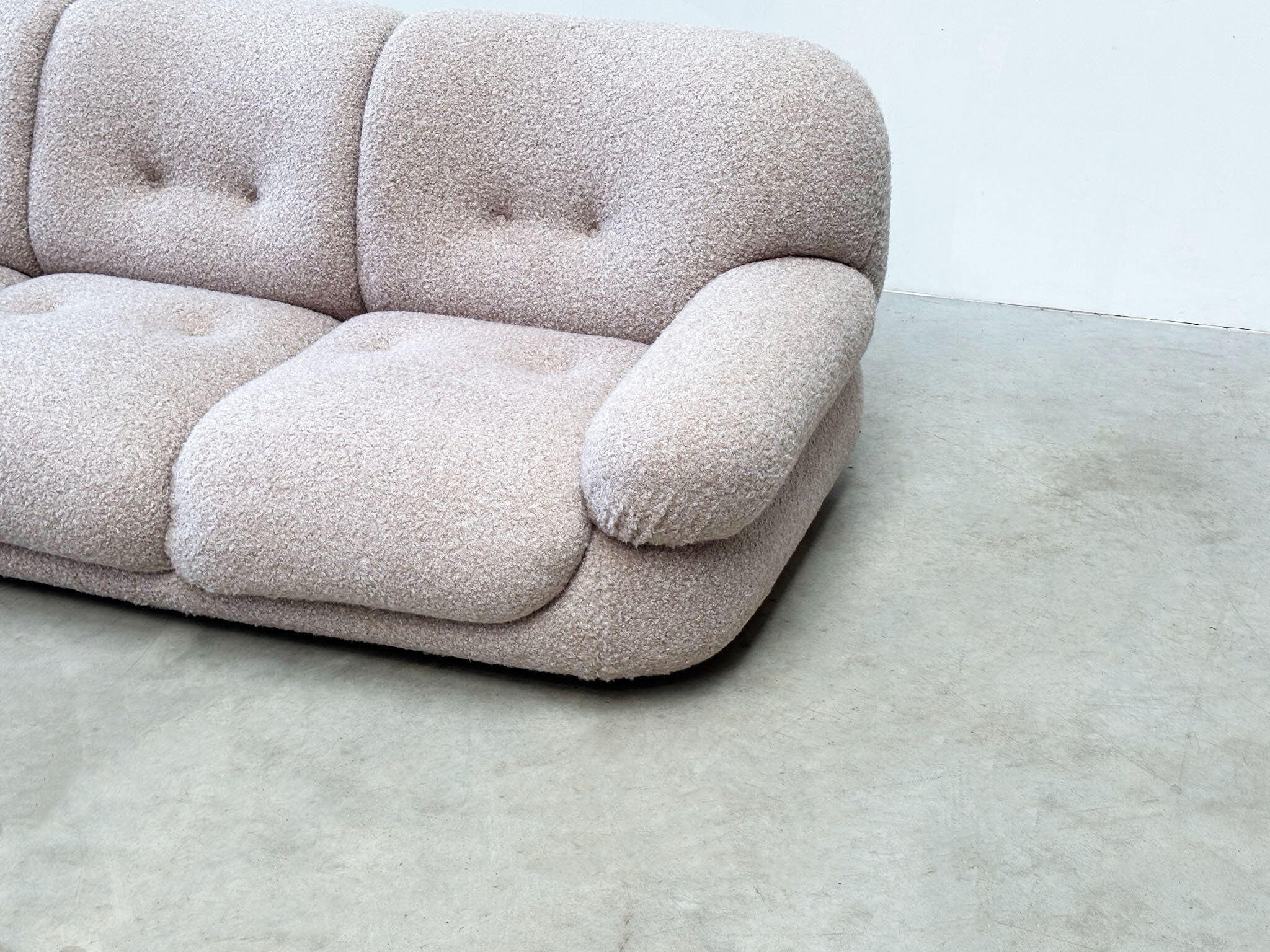 Sapporo sofa by Mobil Girgi