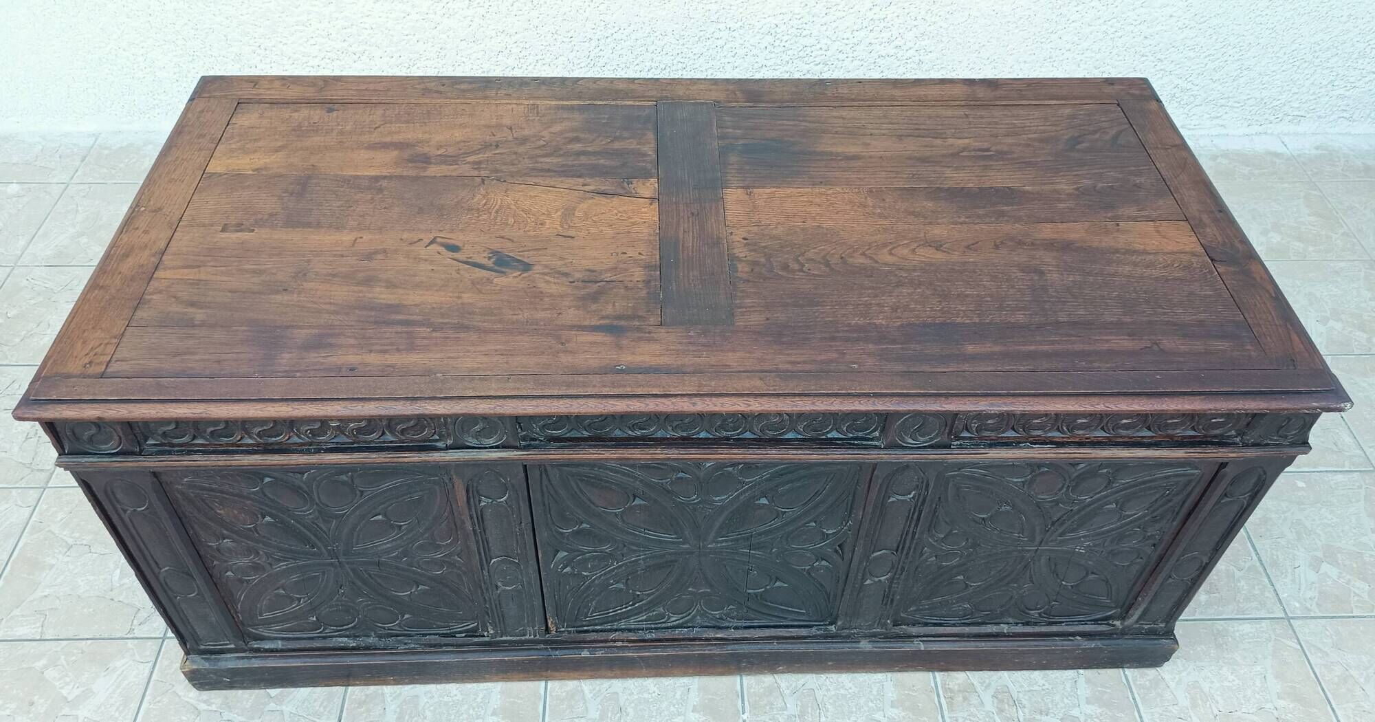 Large Gothic desk in solid oak from the 19th century.