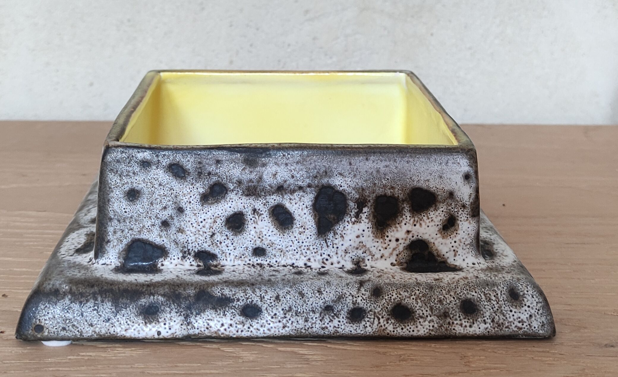 Empty pocket with lid signed Bessone (Vallauris)