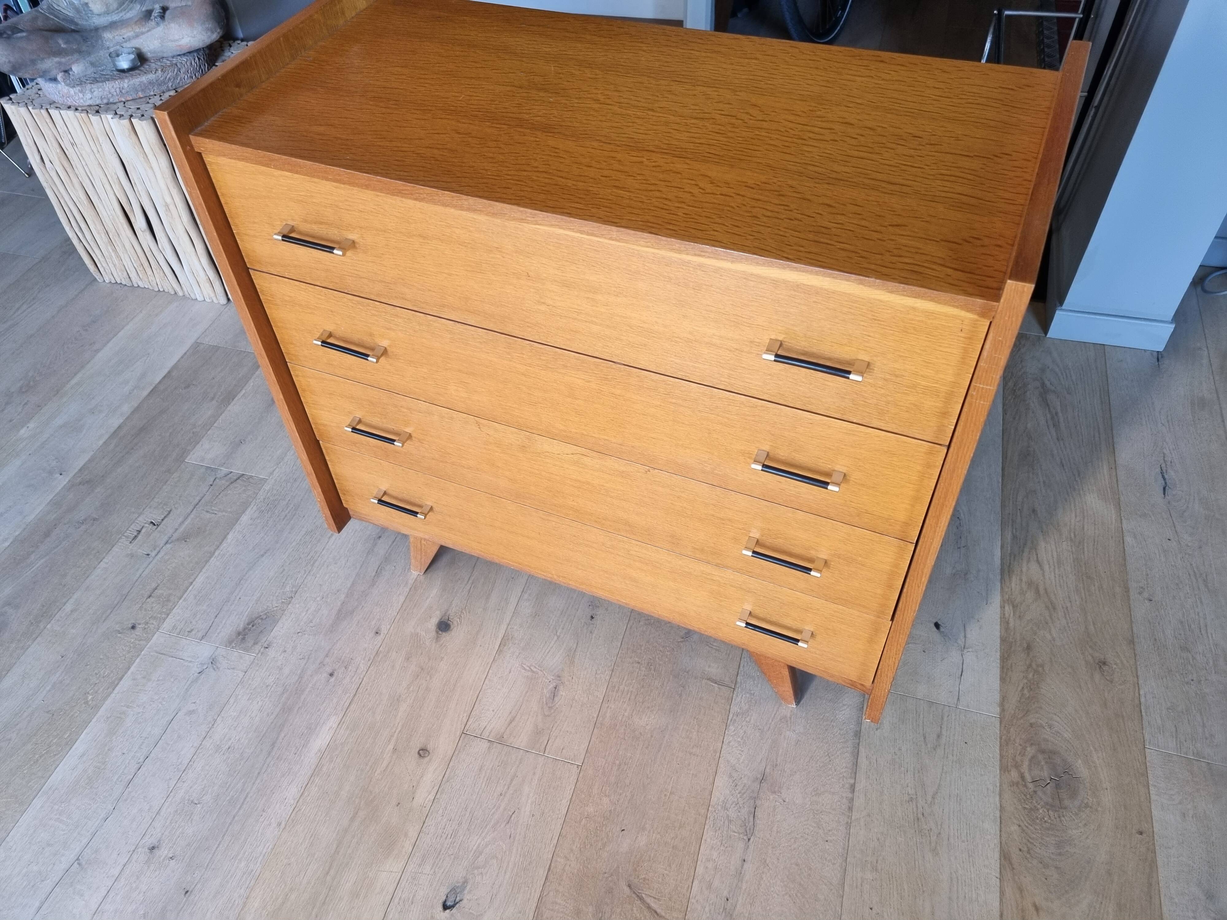 Very beautiful vintage chest of drawers.