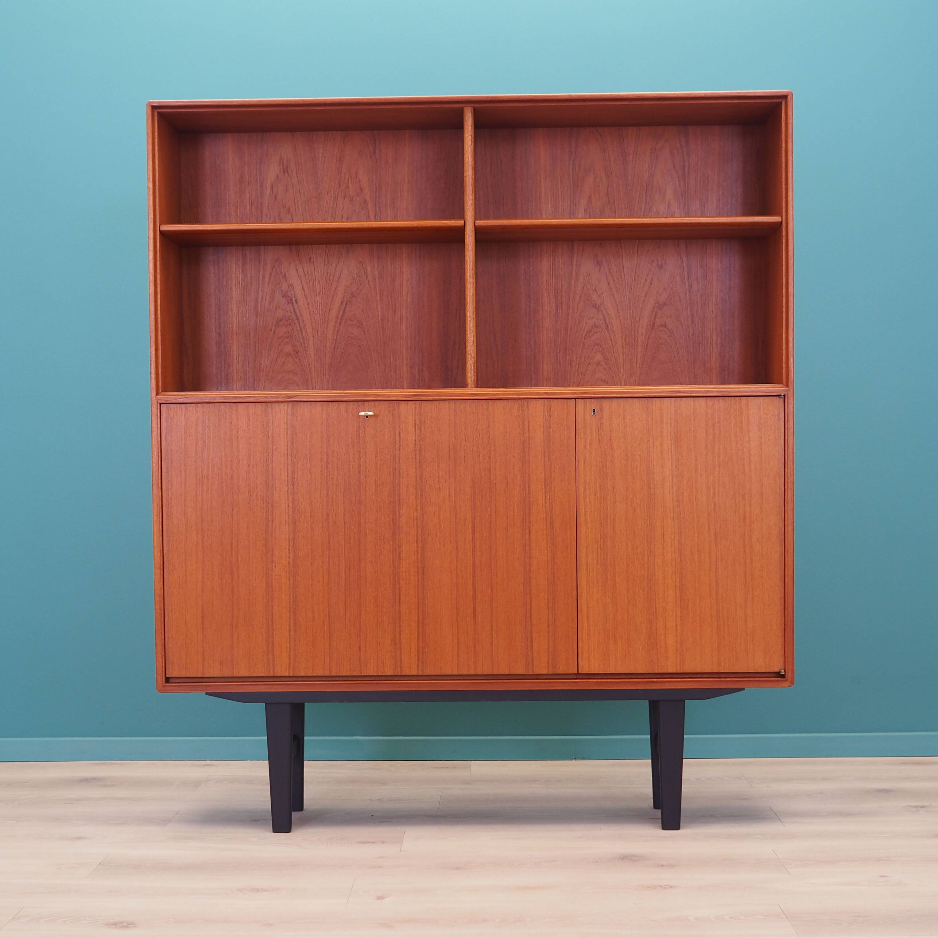 Teak bookcase, Scandinavian design, 1960s, designer: Bertil Fridhagen, prod