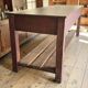 Comptoir de magasin/table de travail vintage en bois