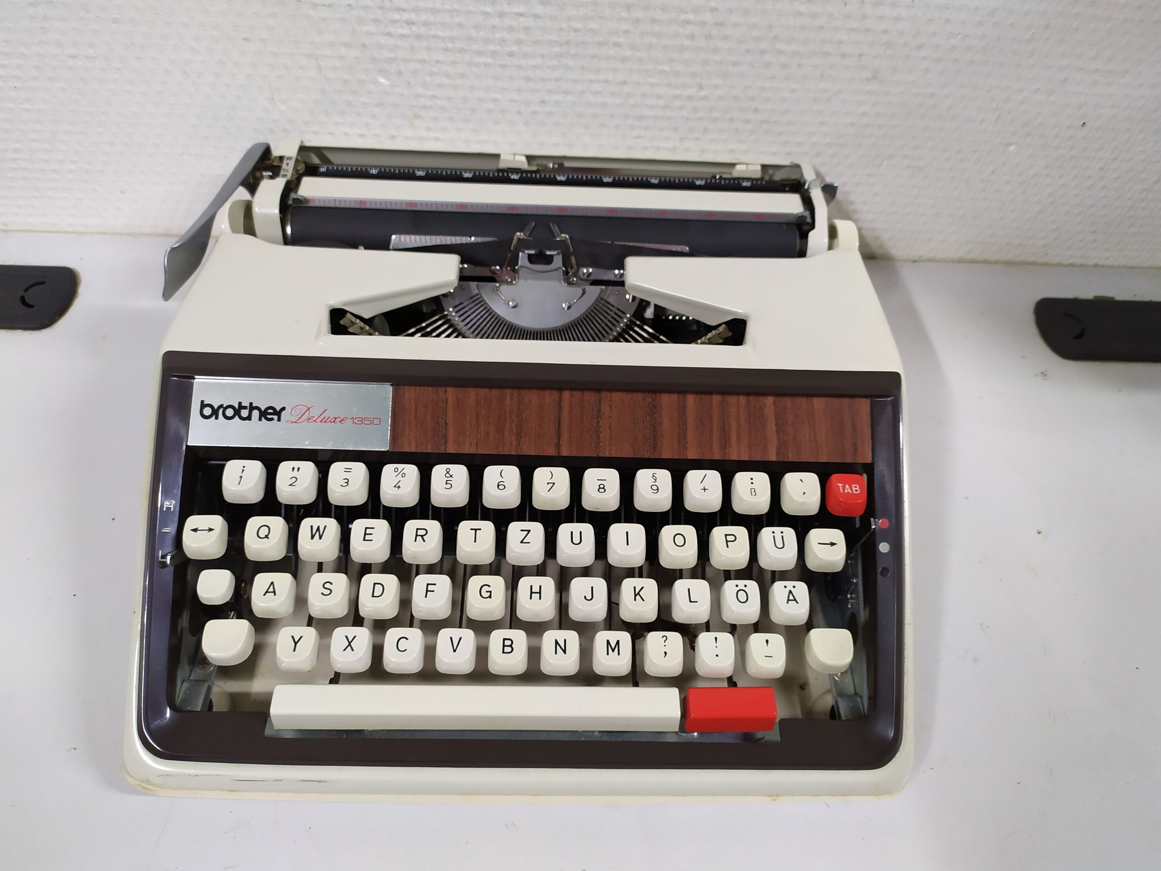 Typewriter Brother 1972 Deluxe 1350