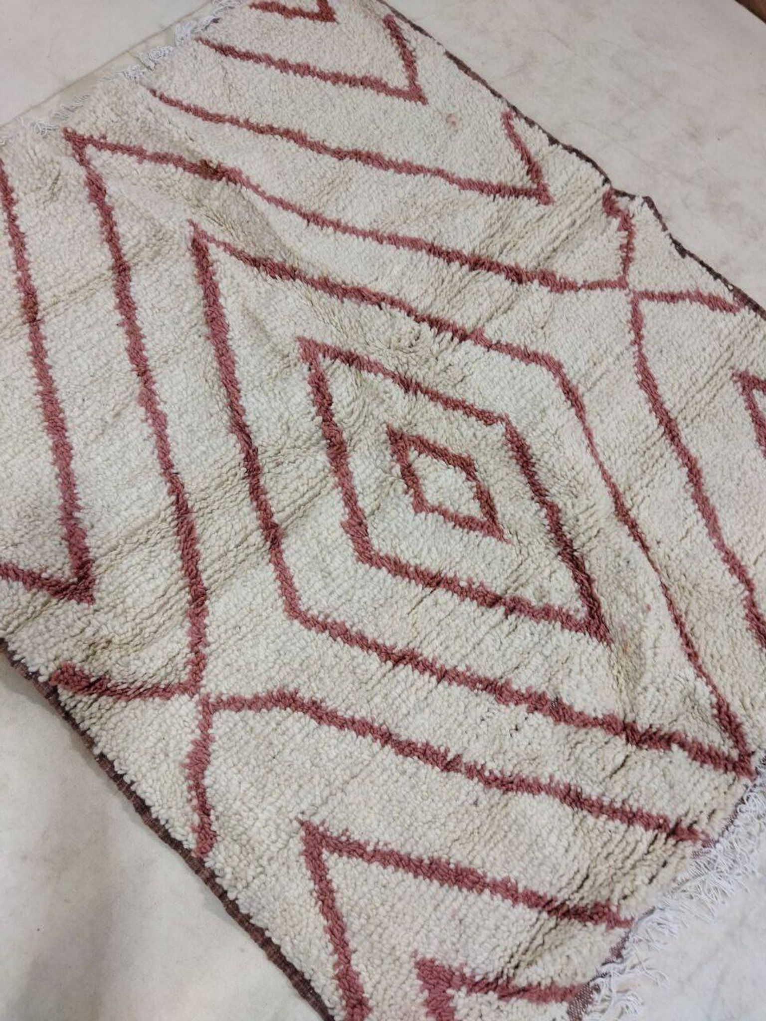 Handmade moroccan berber rug 160 x 128 cm