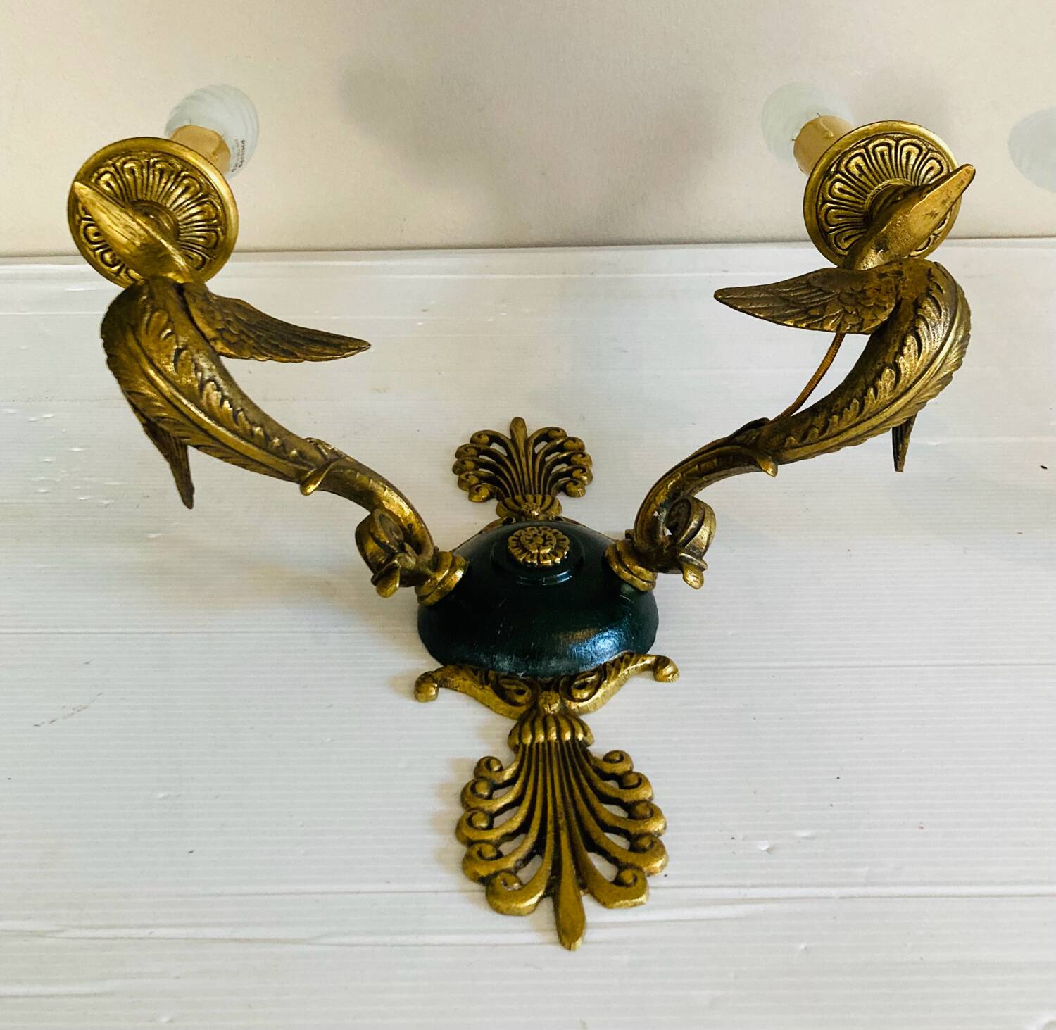 Empire bronze sconces with decorations of swans, palmettes and acanthus leaves