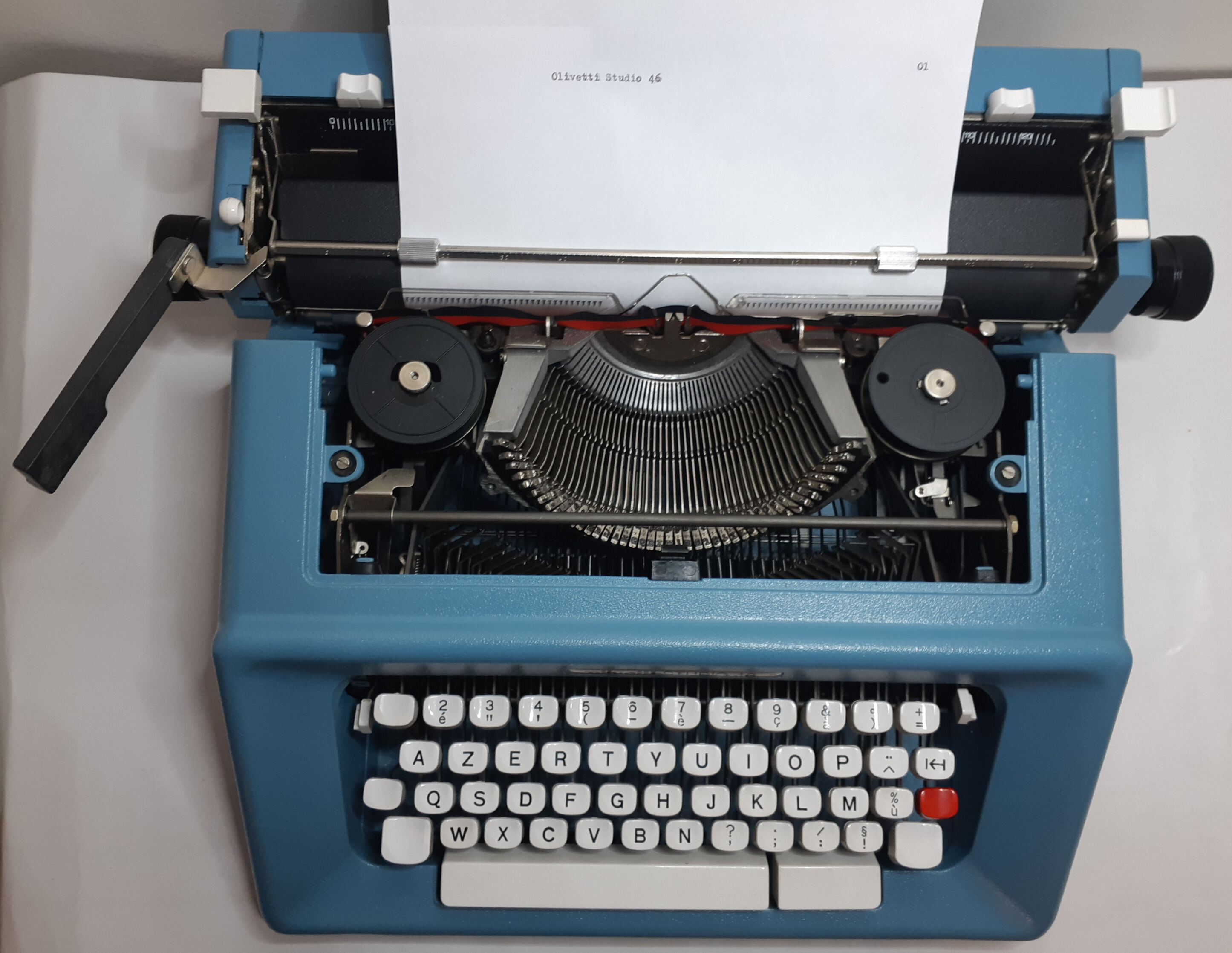 Olivetti Studio 46 portable typewriter, functional