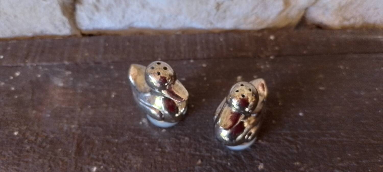 Vintage silver metal salt and pepper shaker