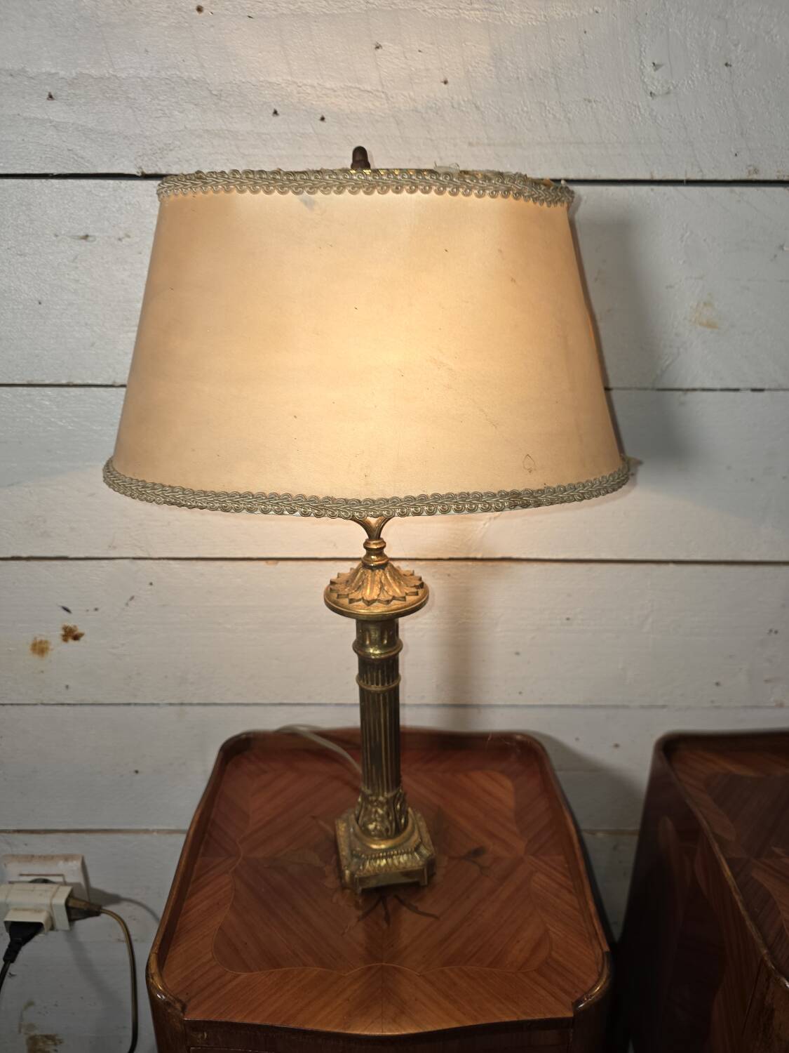 Empire style lamp in gilded bronze from the 19th century.