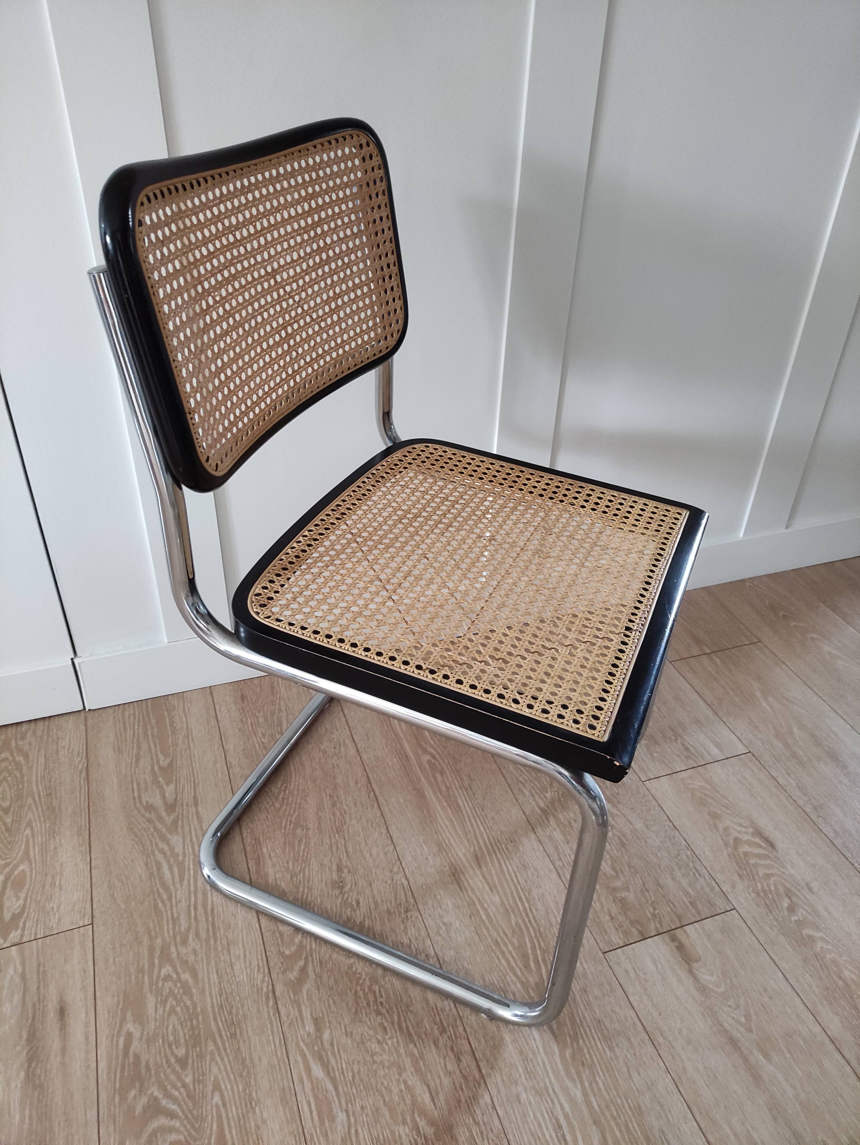 Chaise cannée modèle B32 de Marcel Breuer