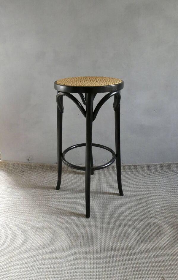 Tabouret de bar en bois courbé et assise cannée