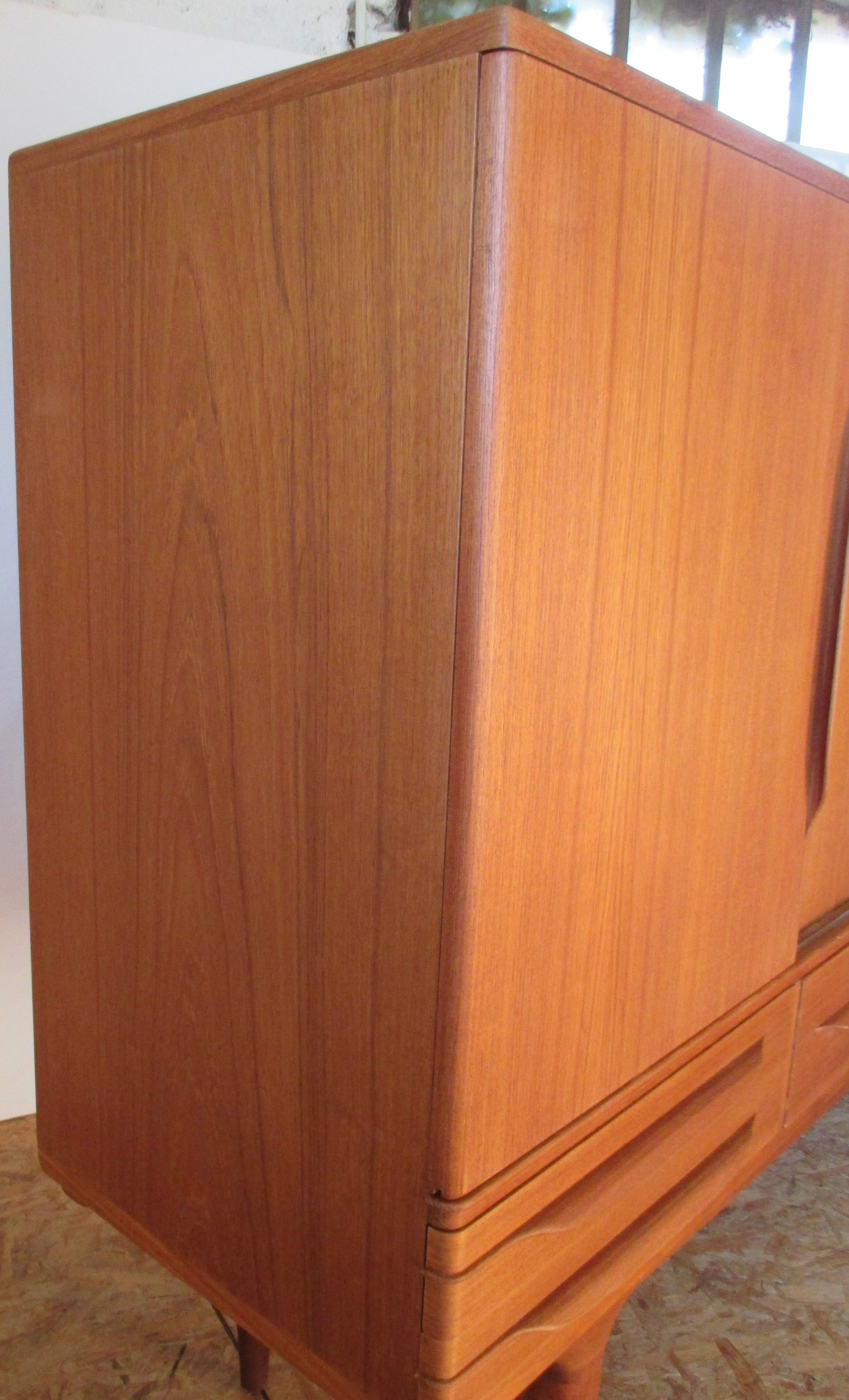 Enfilade haute danoise en teck de Johannes Andersen