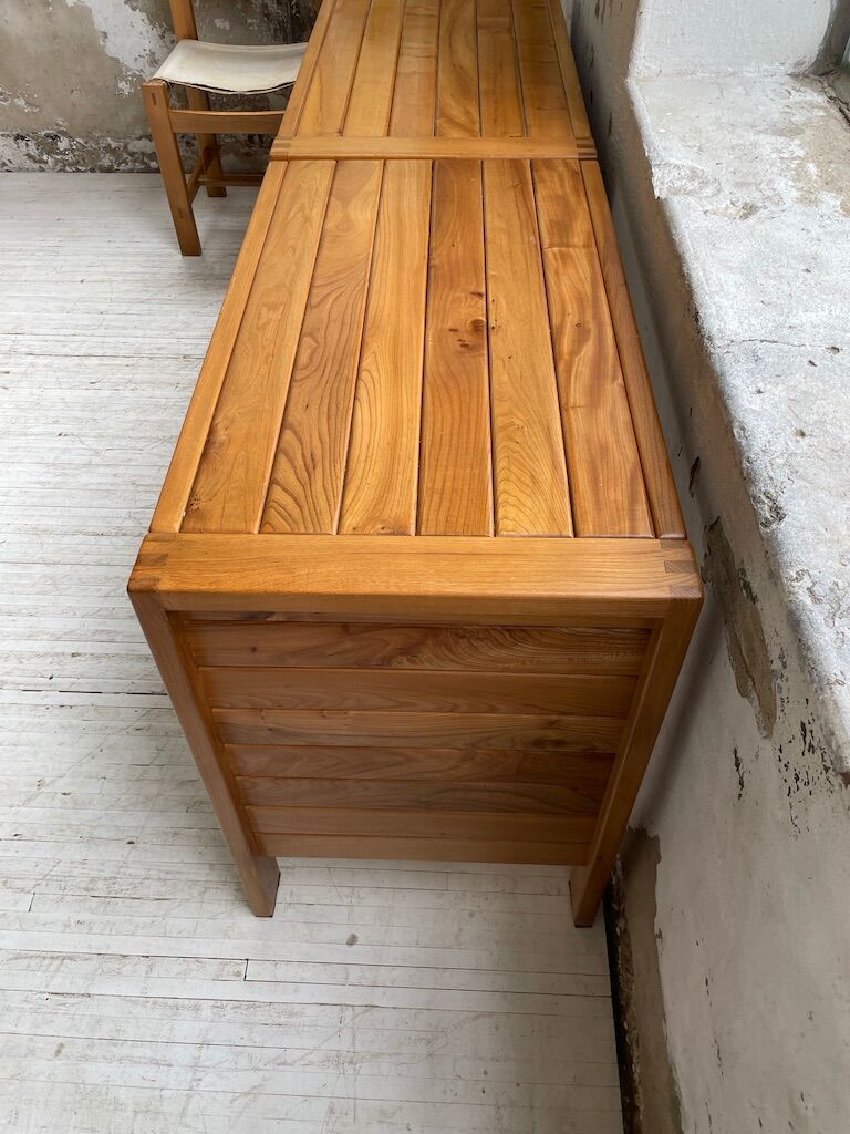 Regain dresser office row