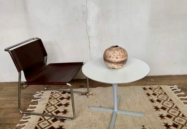 Vintage coffee table round pedestal table star base cast aluminum year 1980