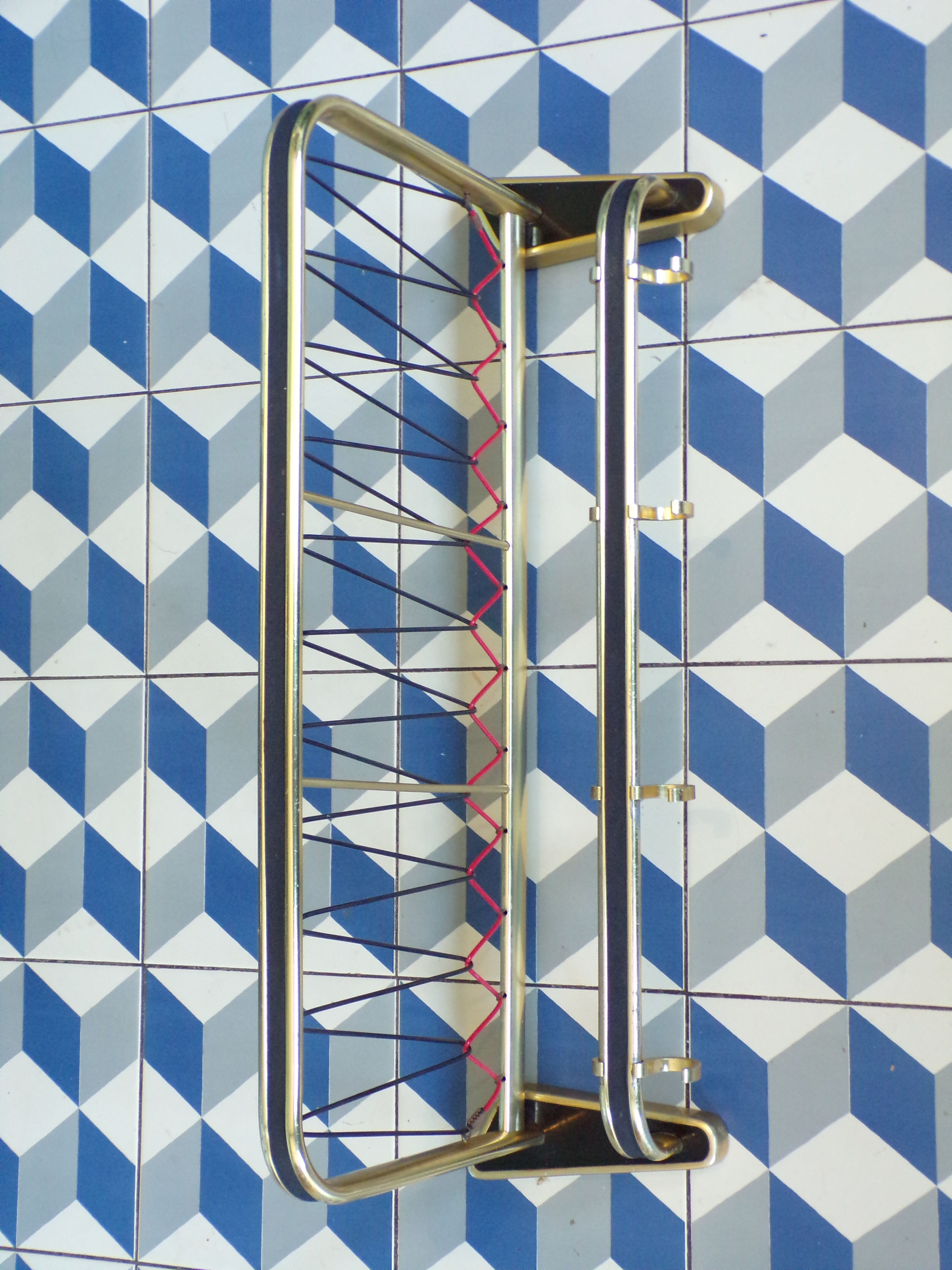 Coat rack like train rack