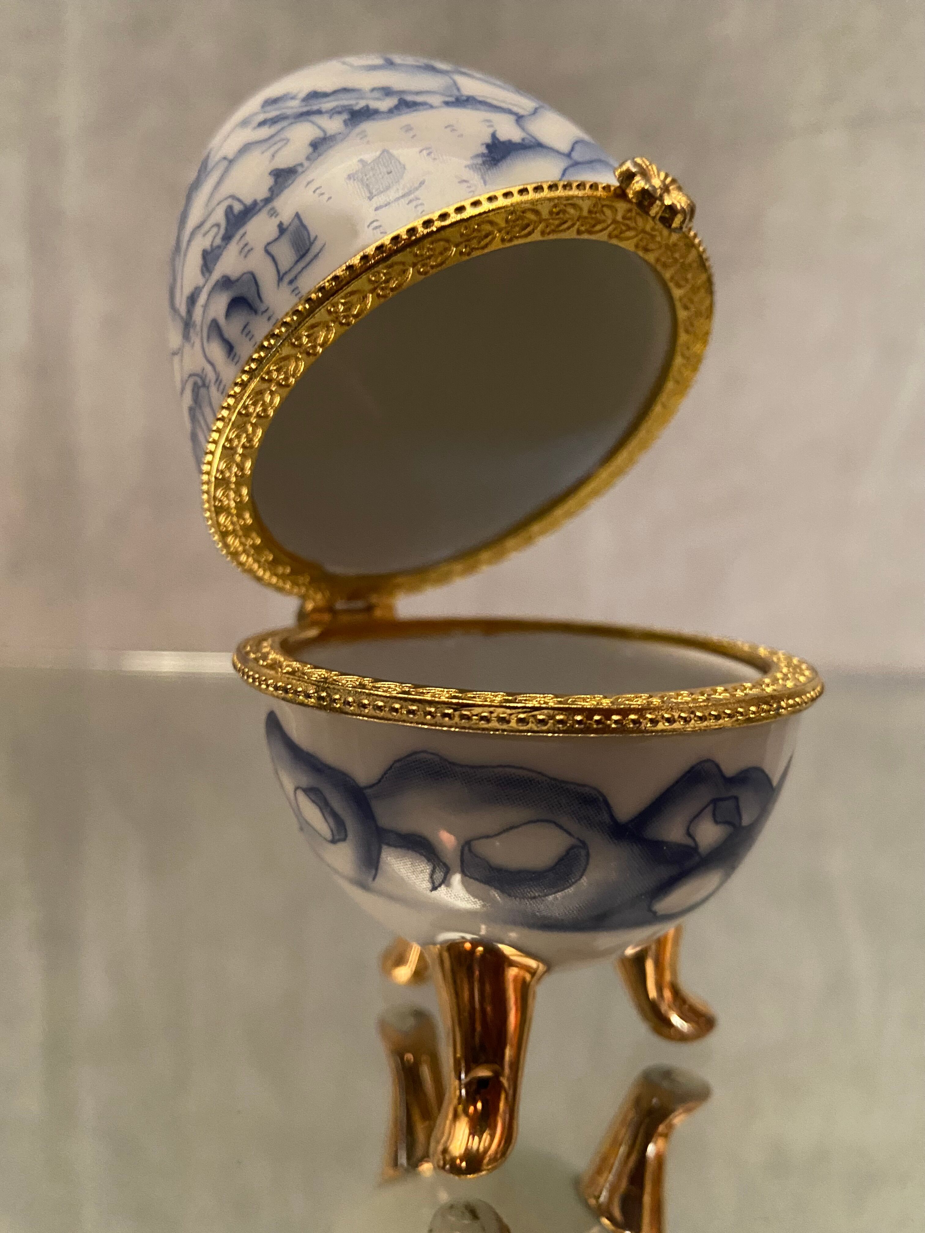 Porcelain egg box with Japan decoration gilded metal frame