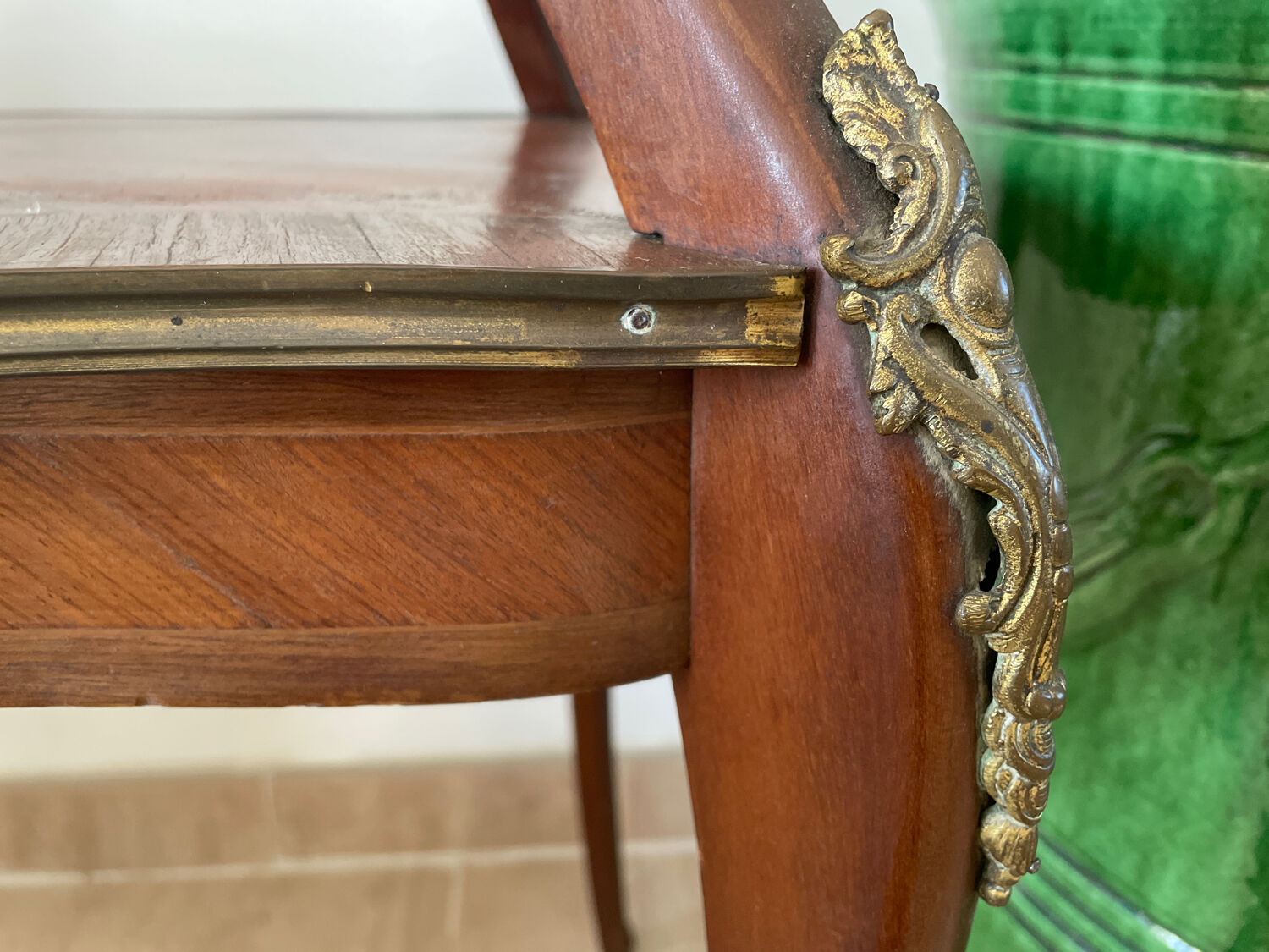 Guéridon table à thé style Louis XV