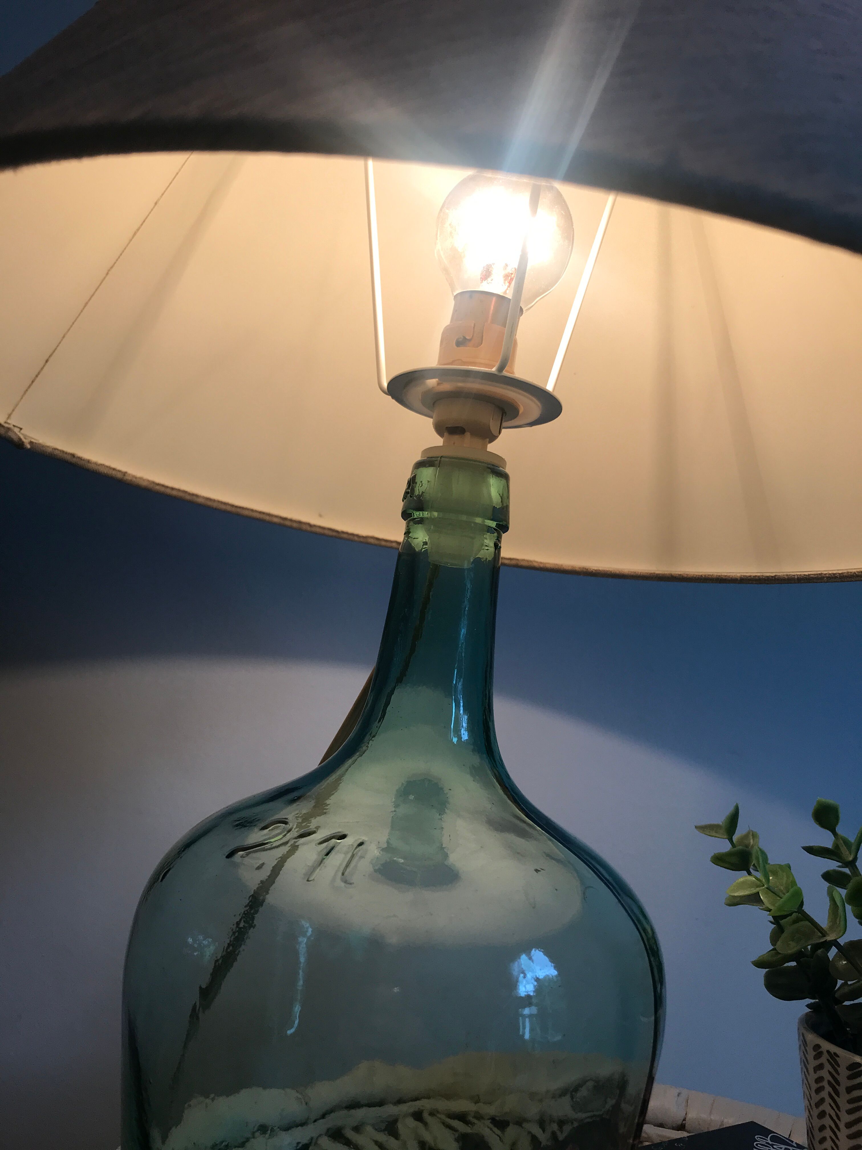 Table lamp