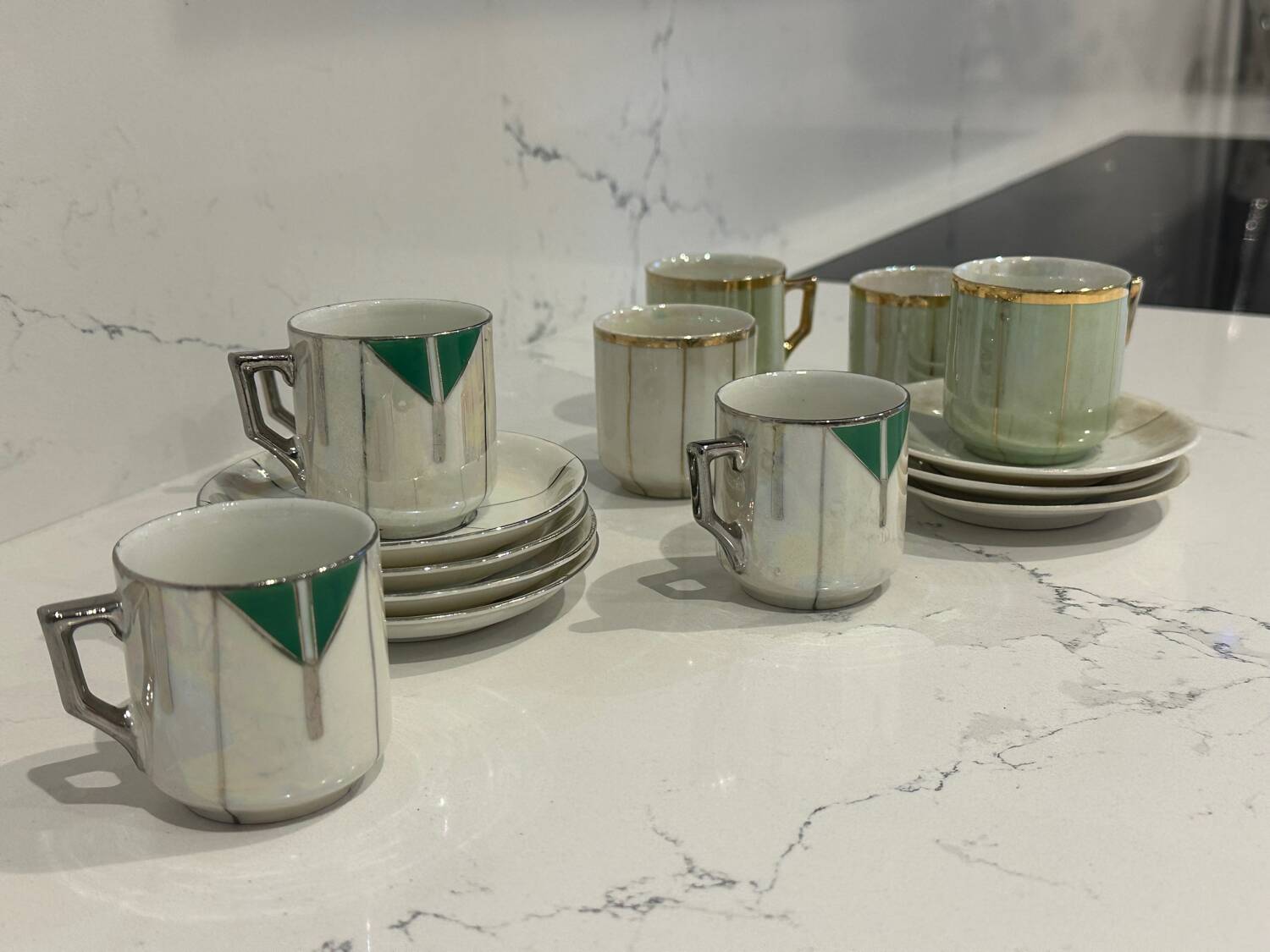 Ensemble de tasses et sous-tasses Art déco