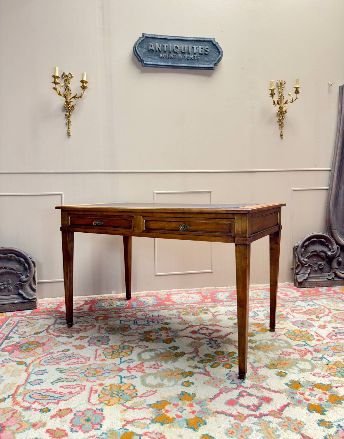 Bureau plat en noyer de style Louis XVI XIX eme siècle