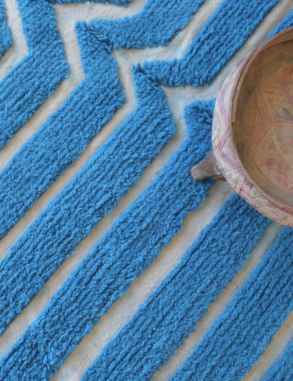 Contemporary Blue Rug - 271 x 218 cm