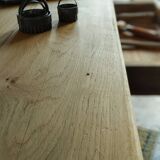 Table de drapier en chêne massif doré 230x73cm deux tiroirs