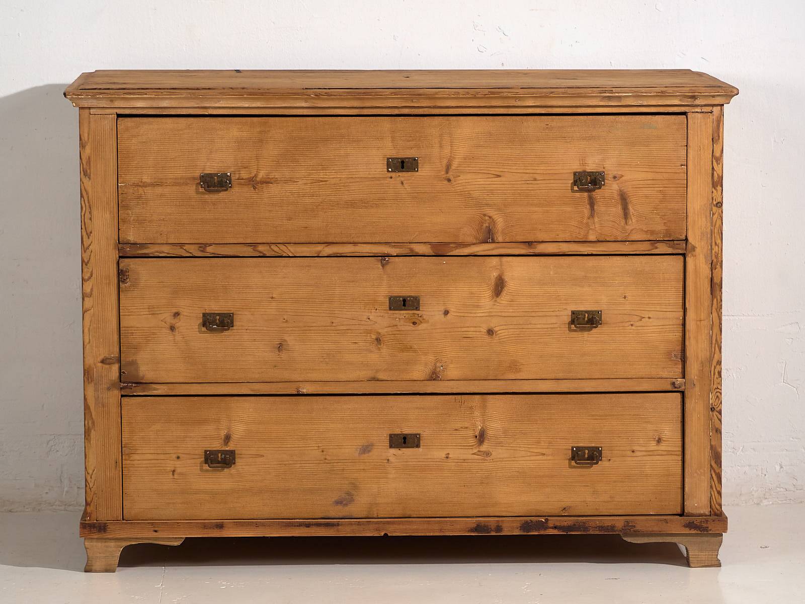 Antique Provençal-style chest of drawers (circa 1920)