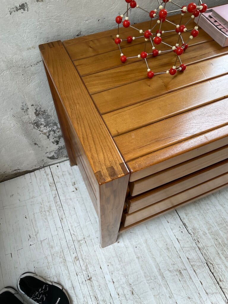 Regain dresser office row