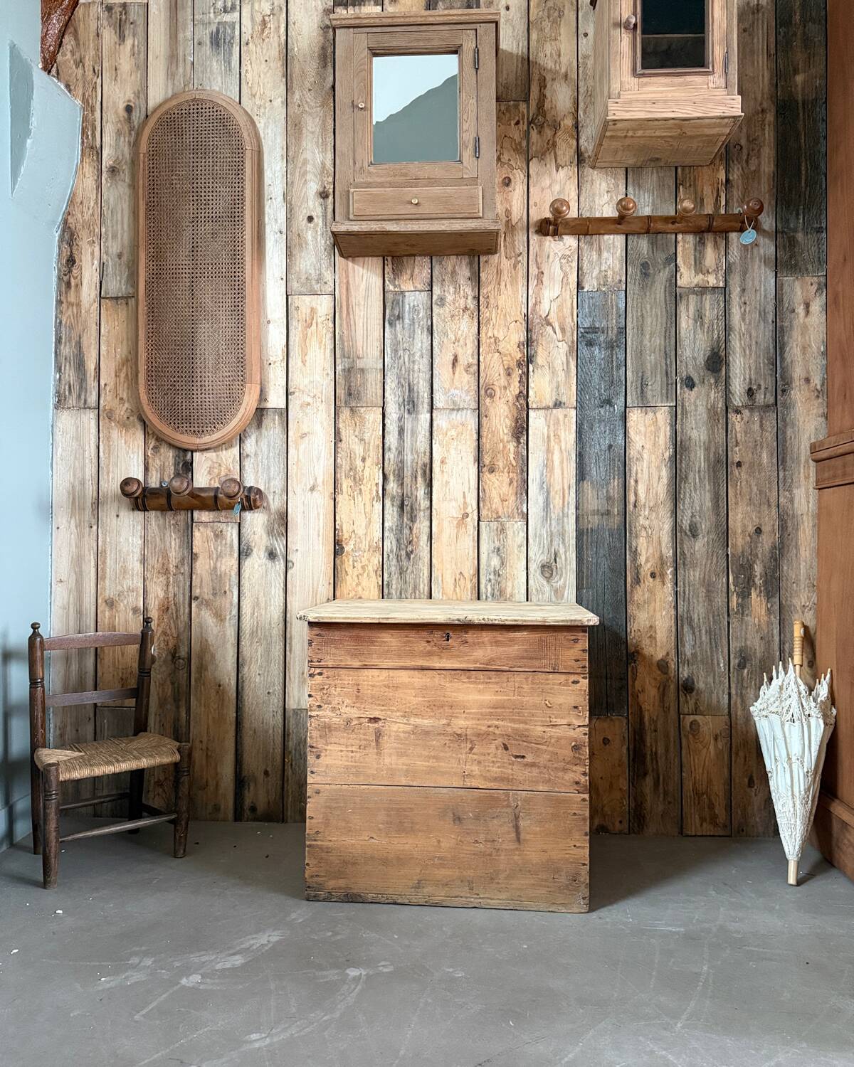 Old raw wood chest (renovated)