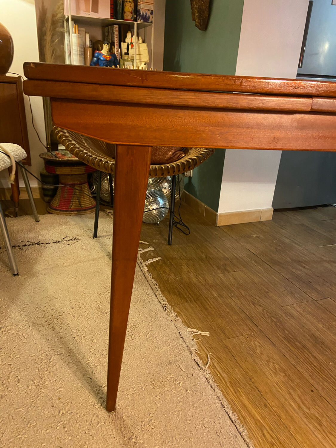 Stretchable solid teak table and ash top