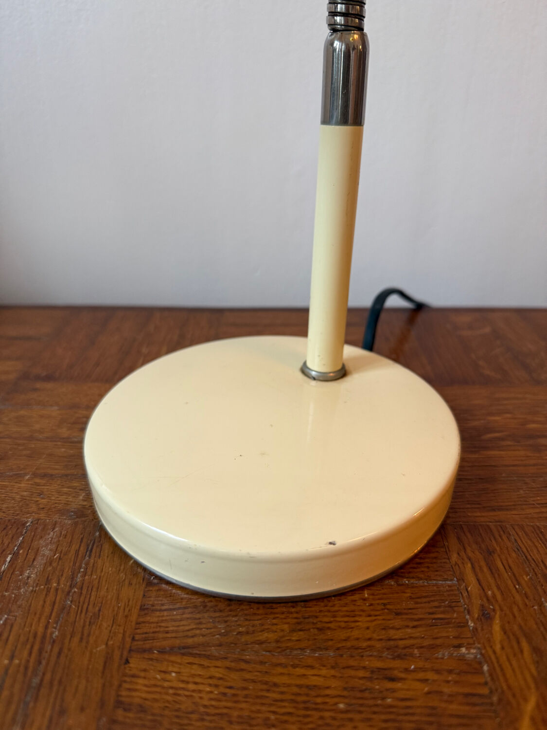 Pale yellow metal desk lamp