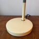Lampe de bureau en métal jaune pale